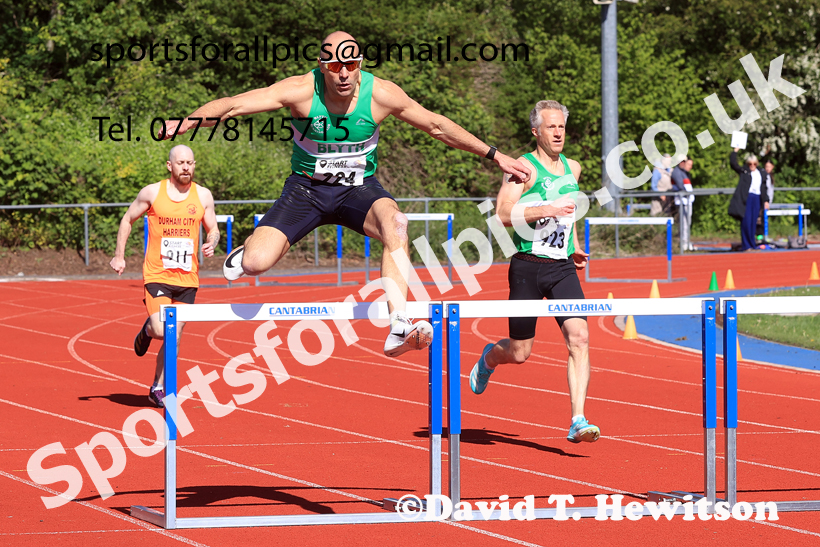 Hurdles, 2026 North Eastern Track and Field Champs, Shildon, County Durham. Photo: David T. Hewitson/Sports for All Pics